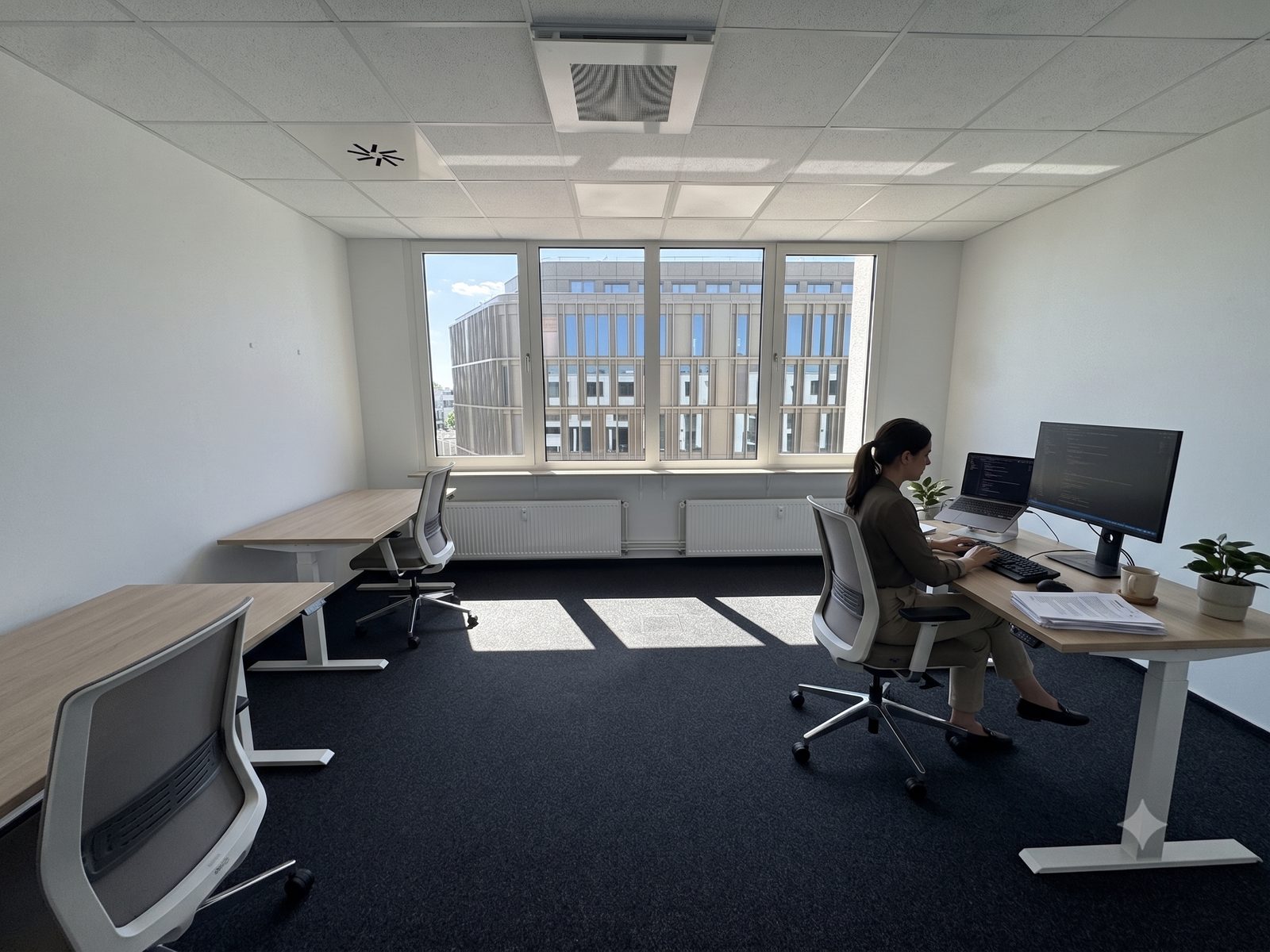 Arbeitsplatz mit Tageslicht am Standort Schönefeld